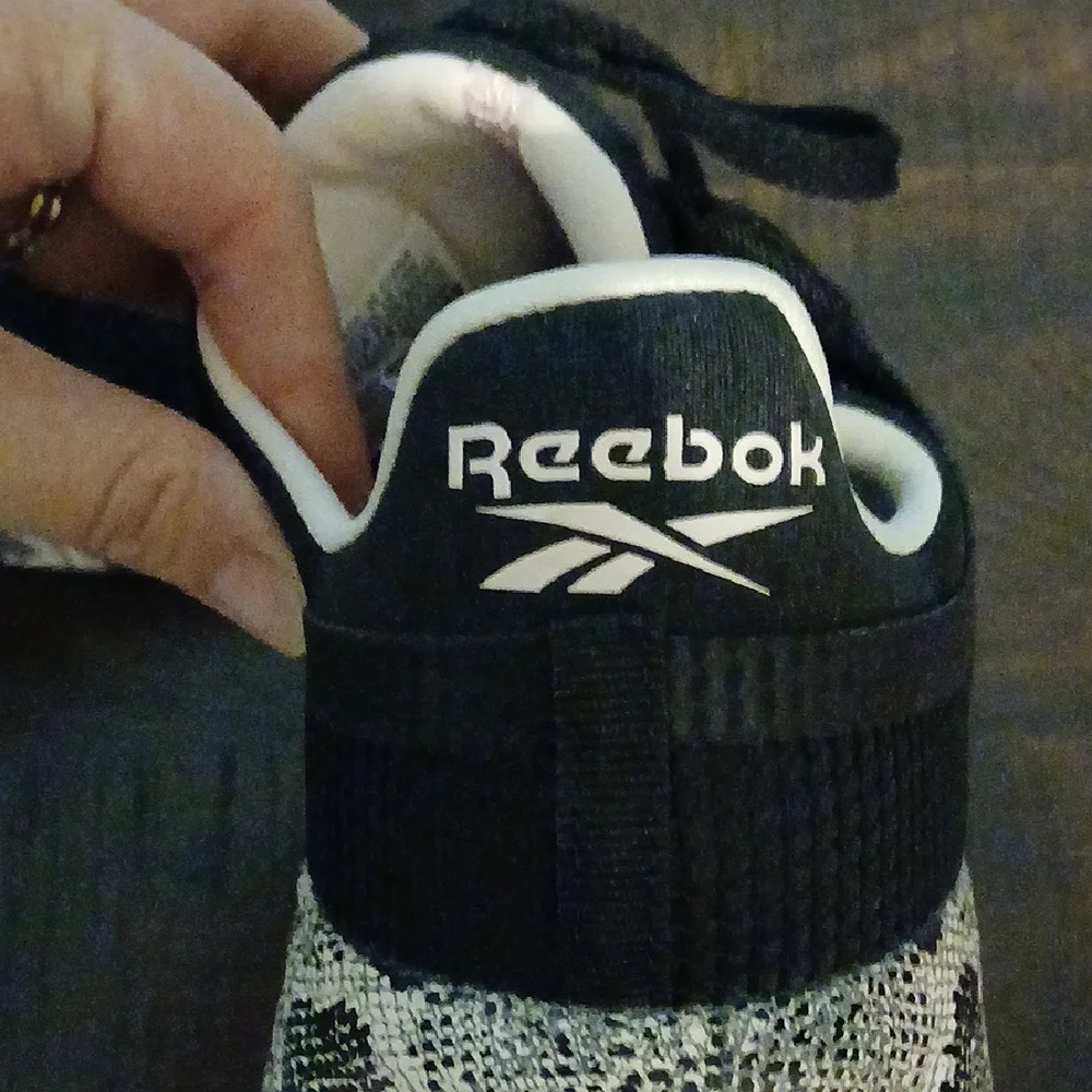 Like NEW Reebok Black and White Training Sneakers Size 10 Womens